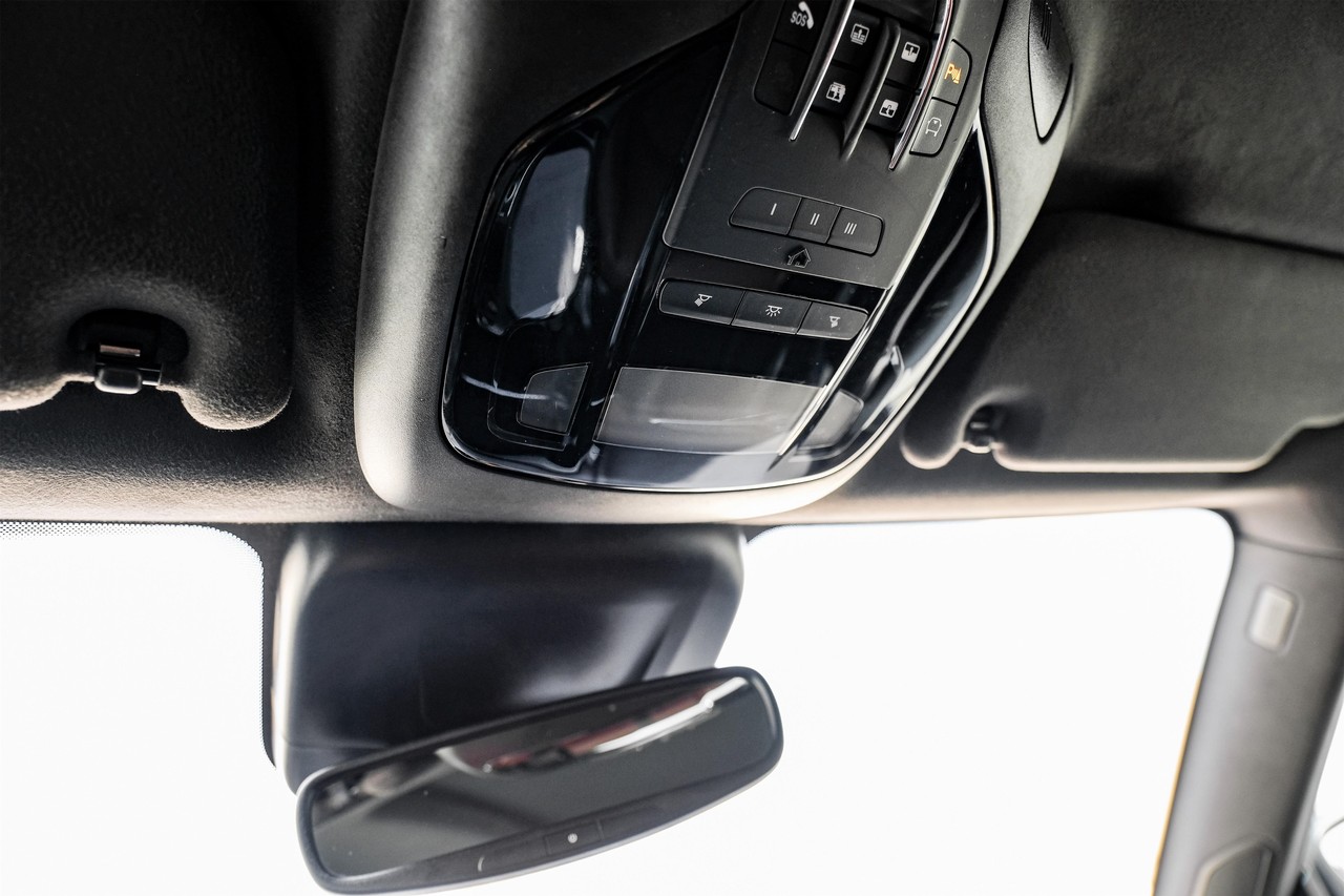 Maserati Levante Vehicle Main Gallery Image 26