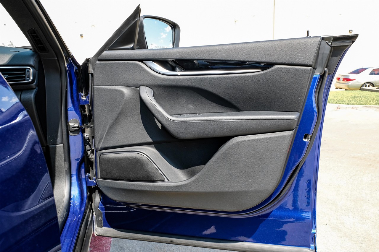 Maserati Levante Vehicle Main Gallery Image 43