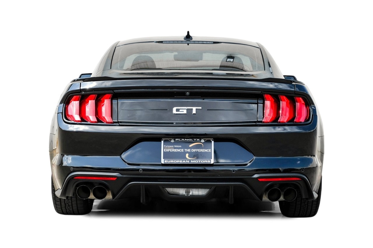 Ford Mustang Vehicle Main Gallery Image 09