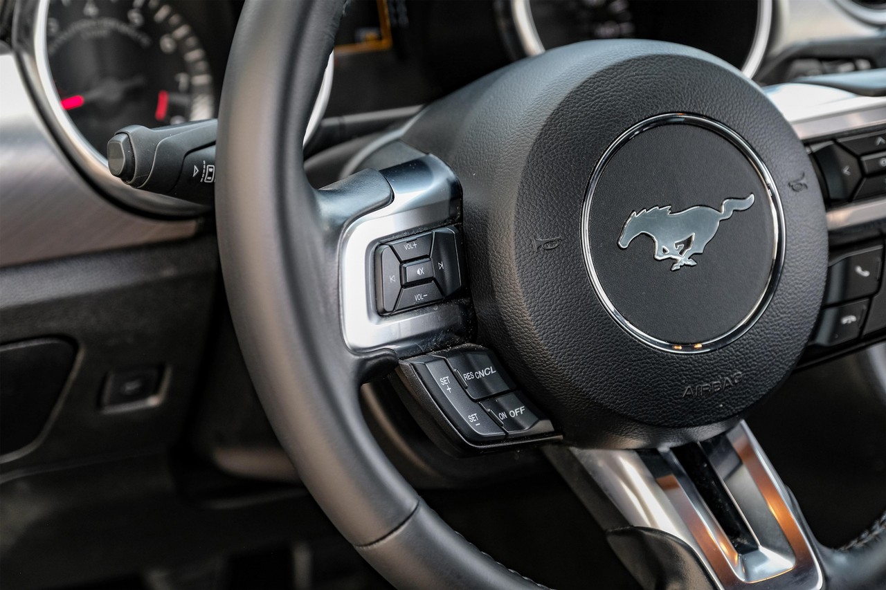 Ford Mustang Vehicle Main Gallery Image 15