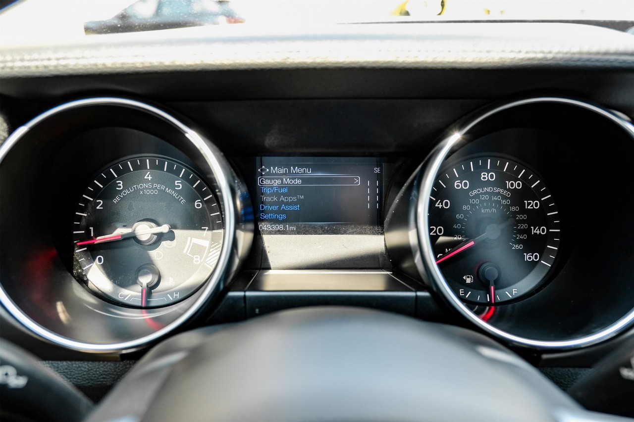Ford Mustang Vehicle Main Gallery Image 17