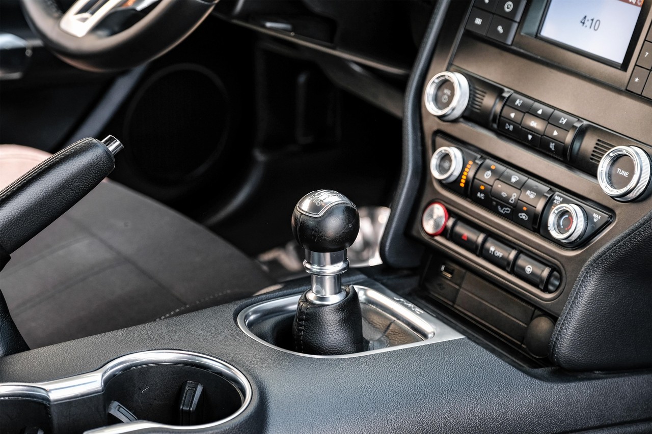Ford Mustang Vehicle Main Gallery Image 20