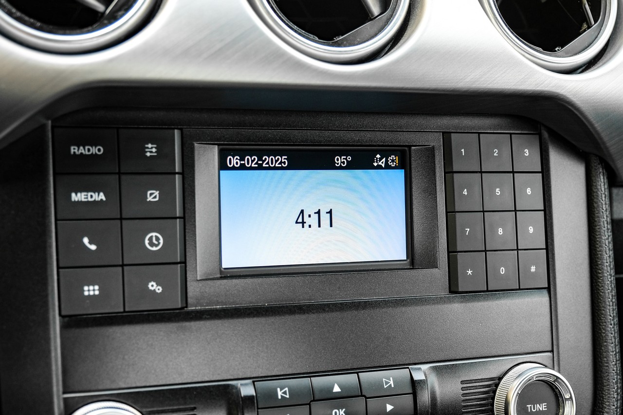 Ford Mustang Vehicle Main Gallery Image 25