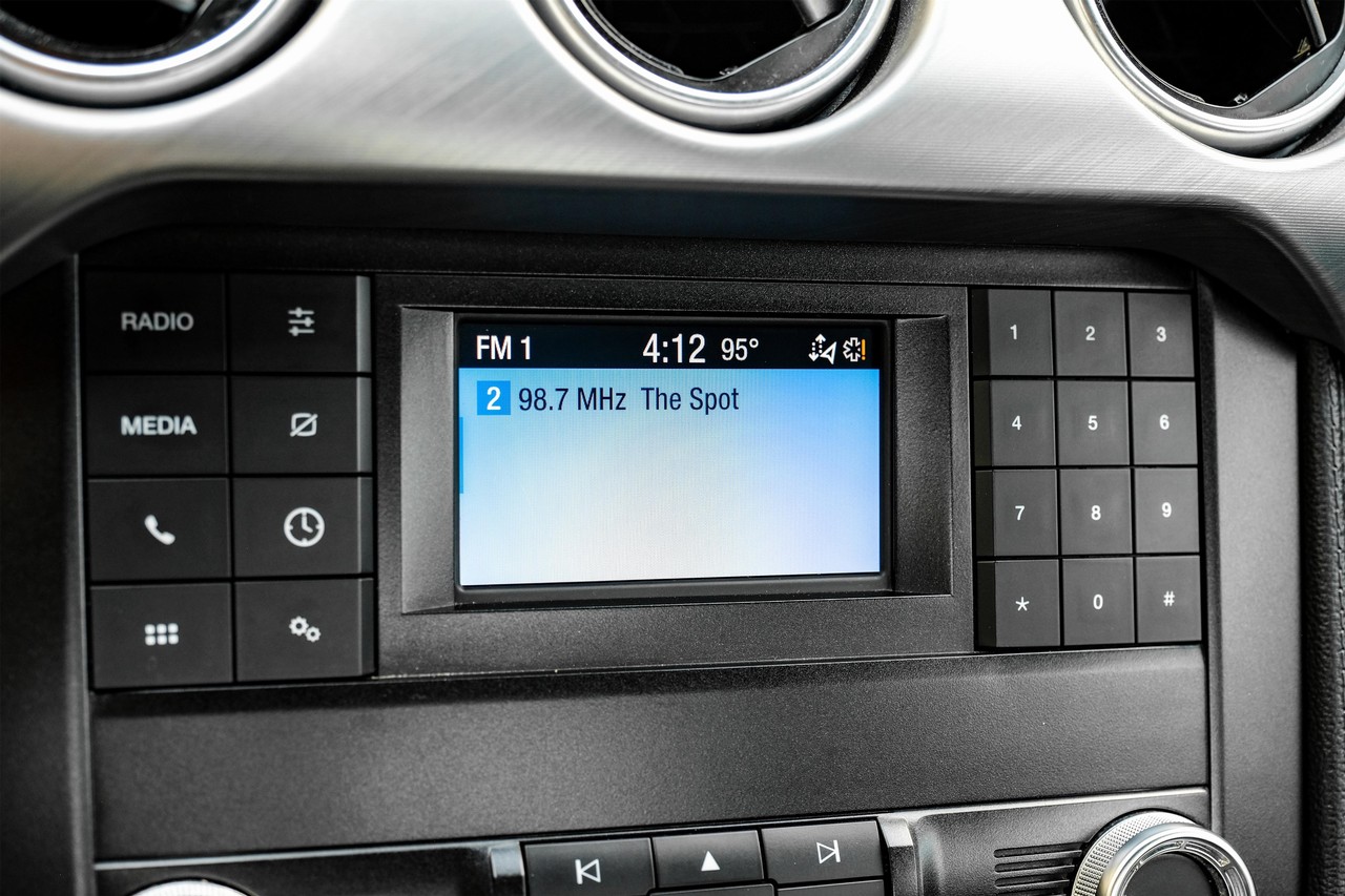Ford Mustang Vehicle Main Gallery Image 26
