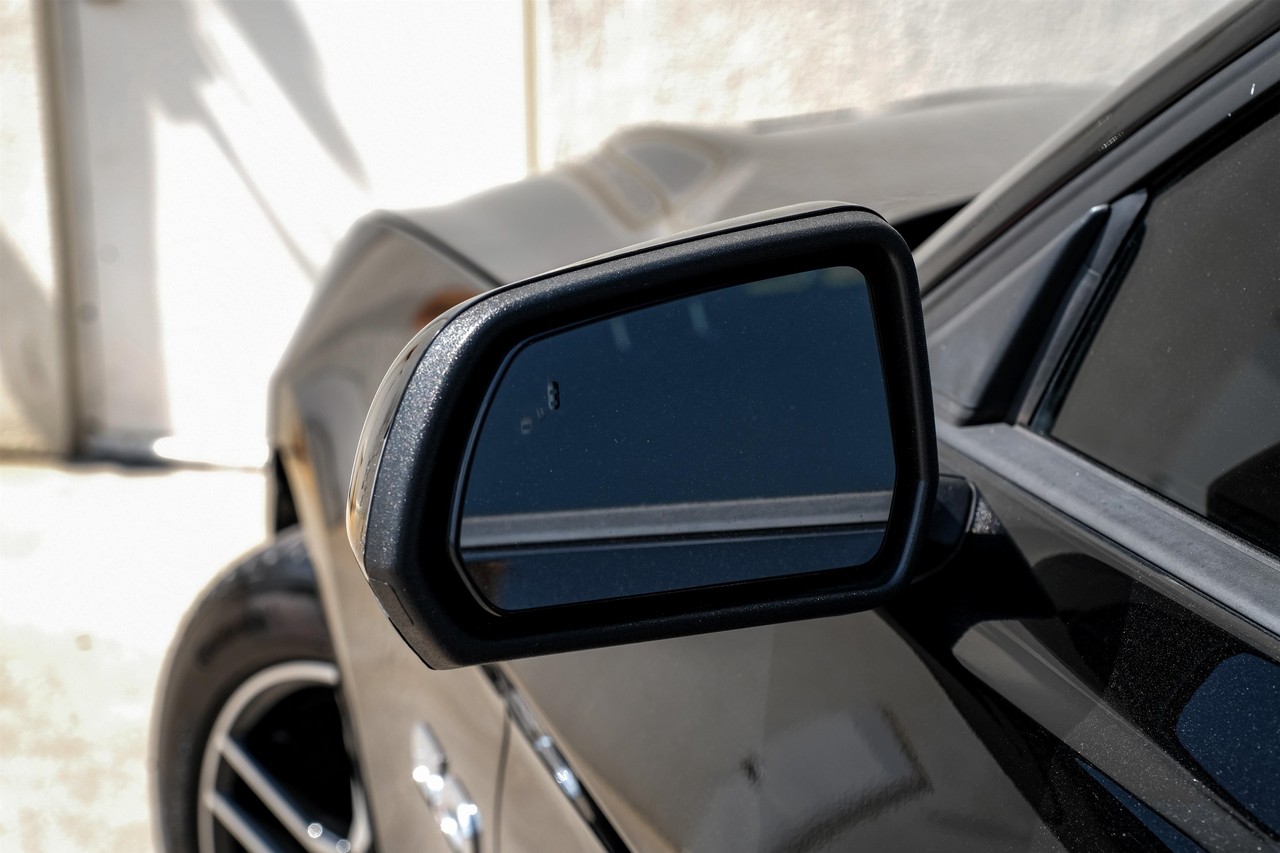 Ford Mustang Vehicle Main Gallery Image 31