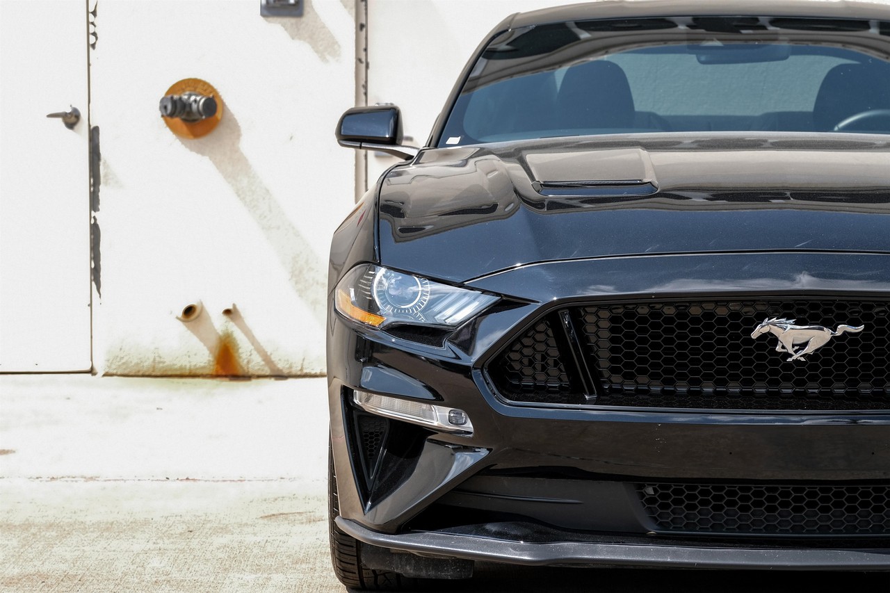 Ford Mustang Vehicle Main Gallery Image 35