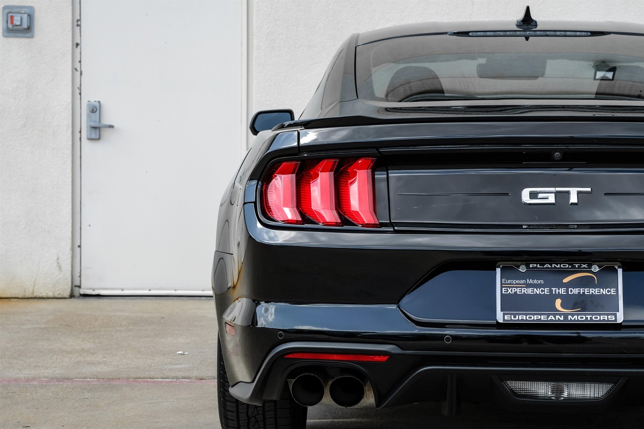 Ford Mustang Vehicle Main Gallery Image 36