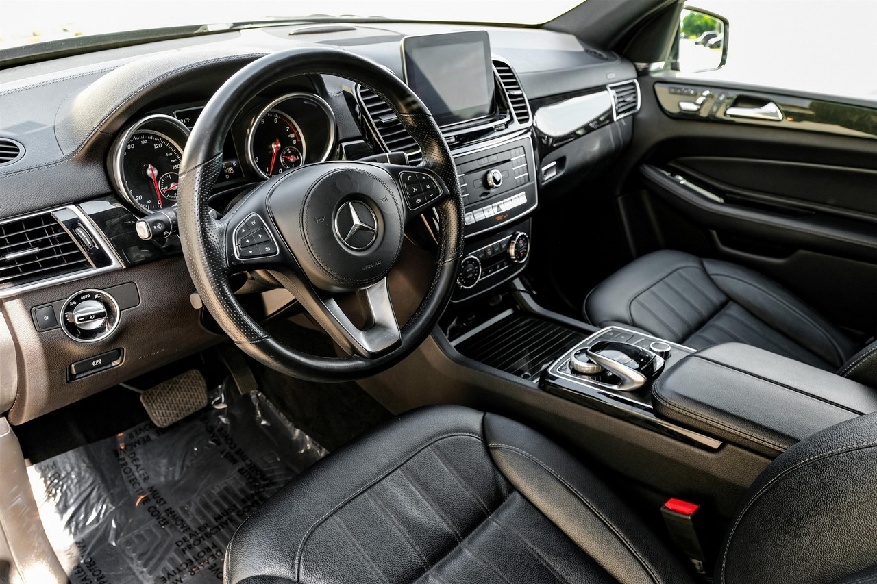 Mercedes-Benz GL 450 Vehicle Main Gallery Image 03