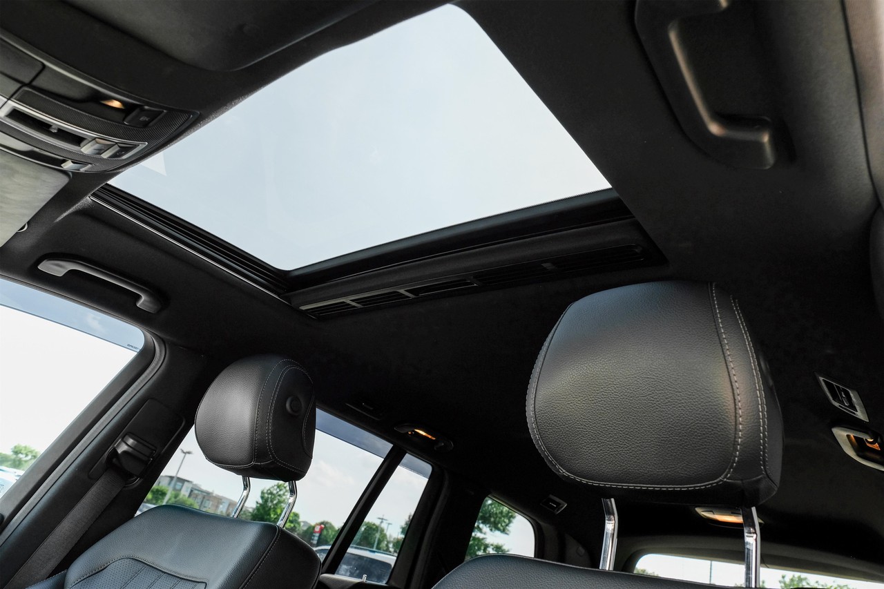 Mercedes-Benz GL 450 Vehicle Main Gallery Image 05