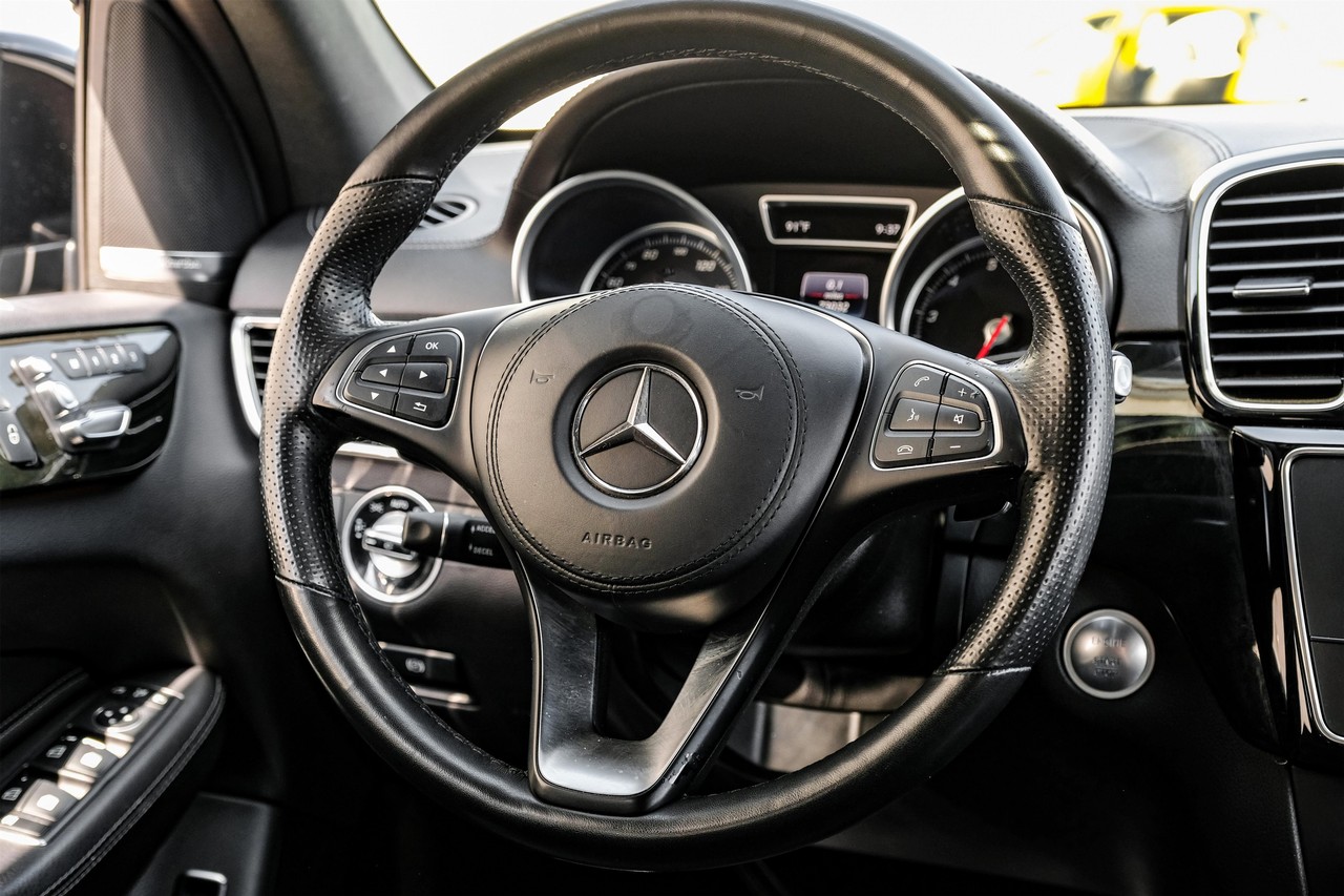 Mercedes-Benz GL 450 Vehicle Main Gallery Image 17