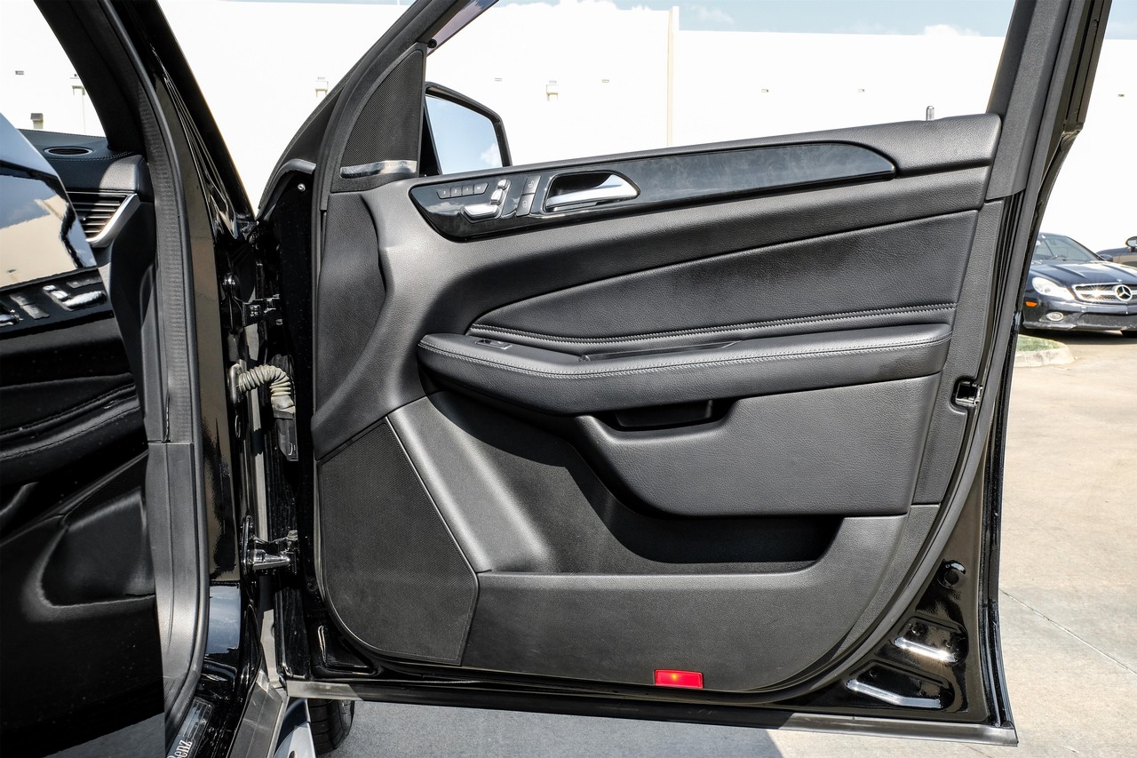 Mercedes-Benz GL 450 Vehicle Main Gallery Image 39