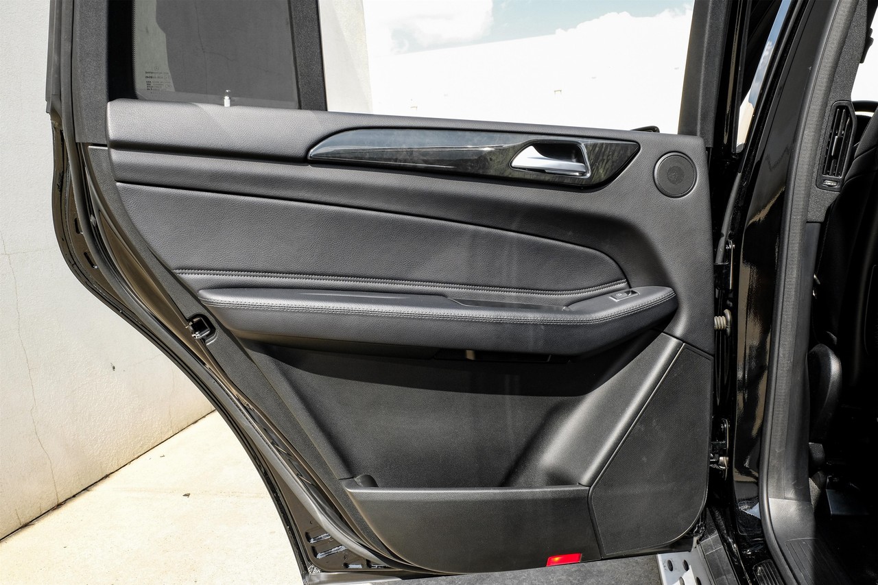 Mercedes-Benz GL 450 Vehicle Main Gallery Image 40