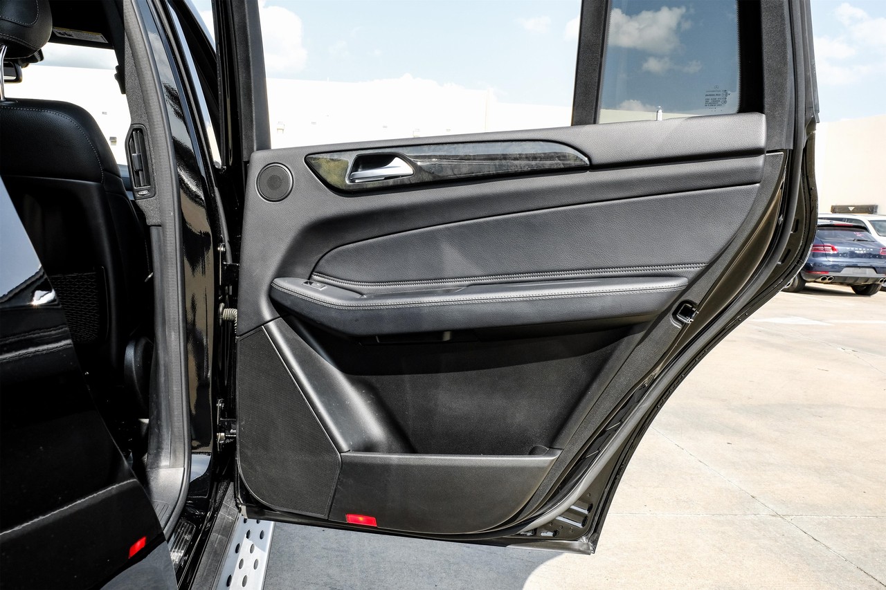 Mercedes-Benz GL 450 Vehicle Main Gallery Image 41