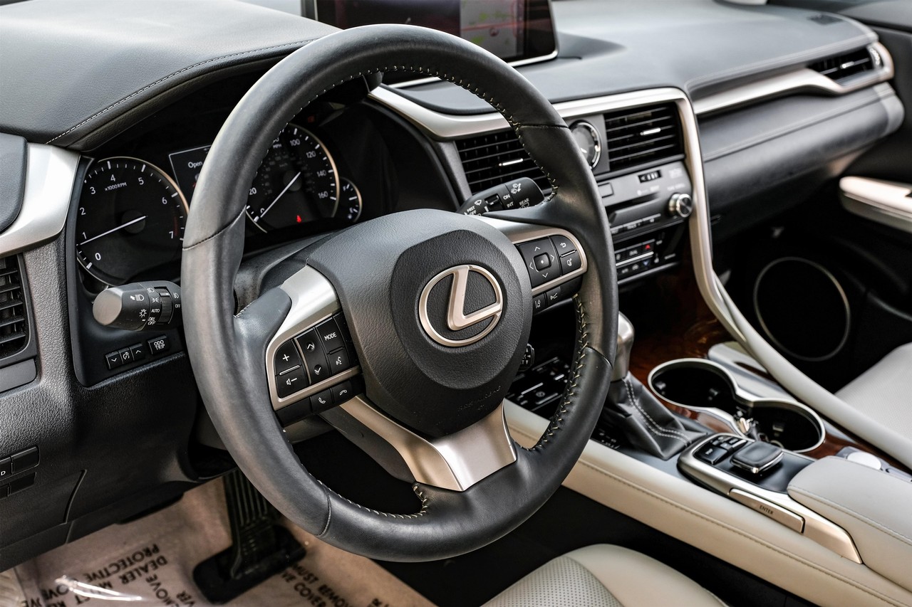 Lexus RX 350 Vehicle Main Gallery Image 16