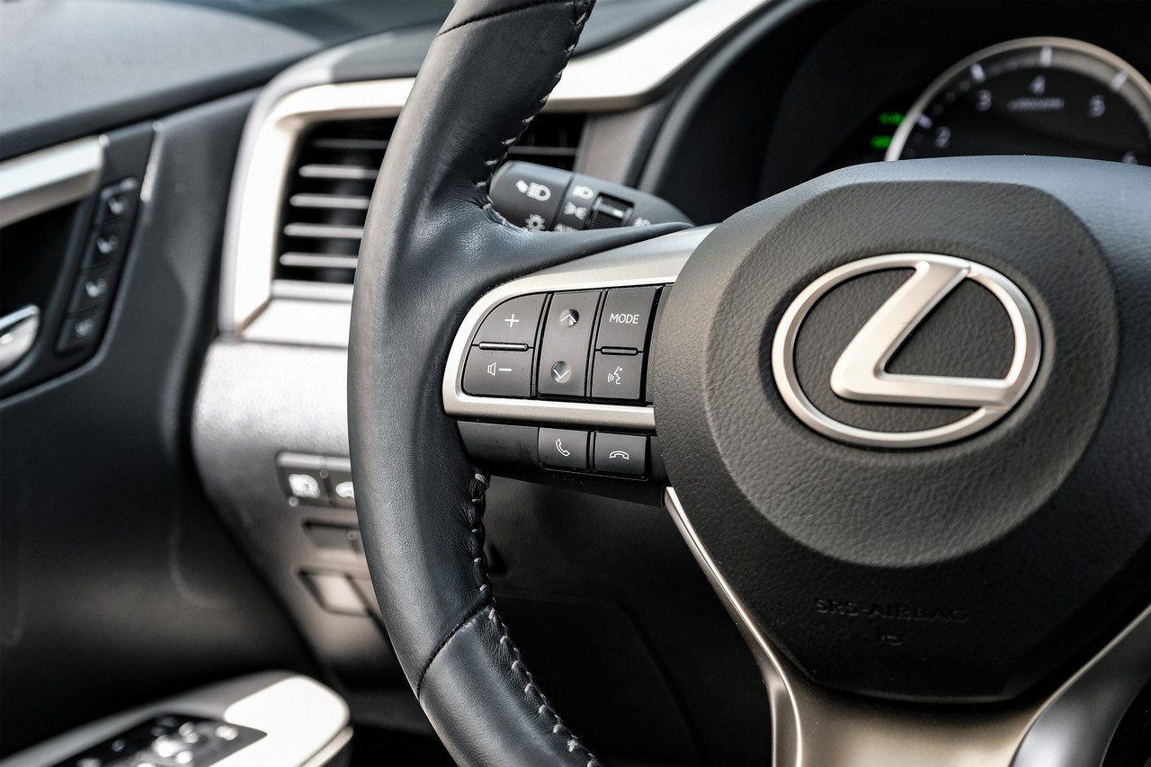 Lexus RX 350 Vehicle Main Gallery Image 18