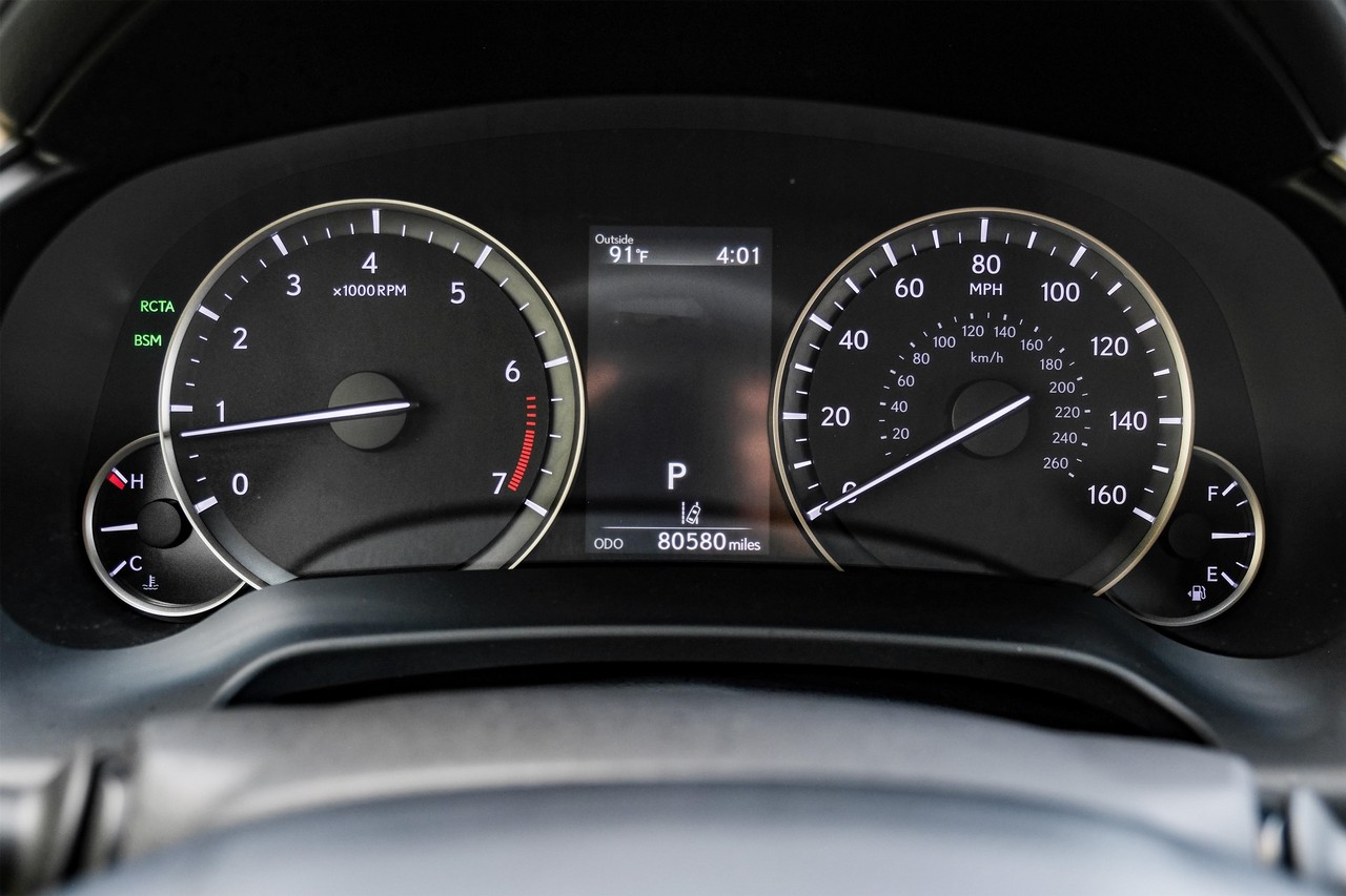 Lexus RX 350 Vehicle Main Gallery Image 20