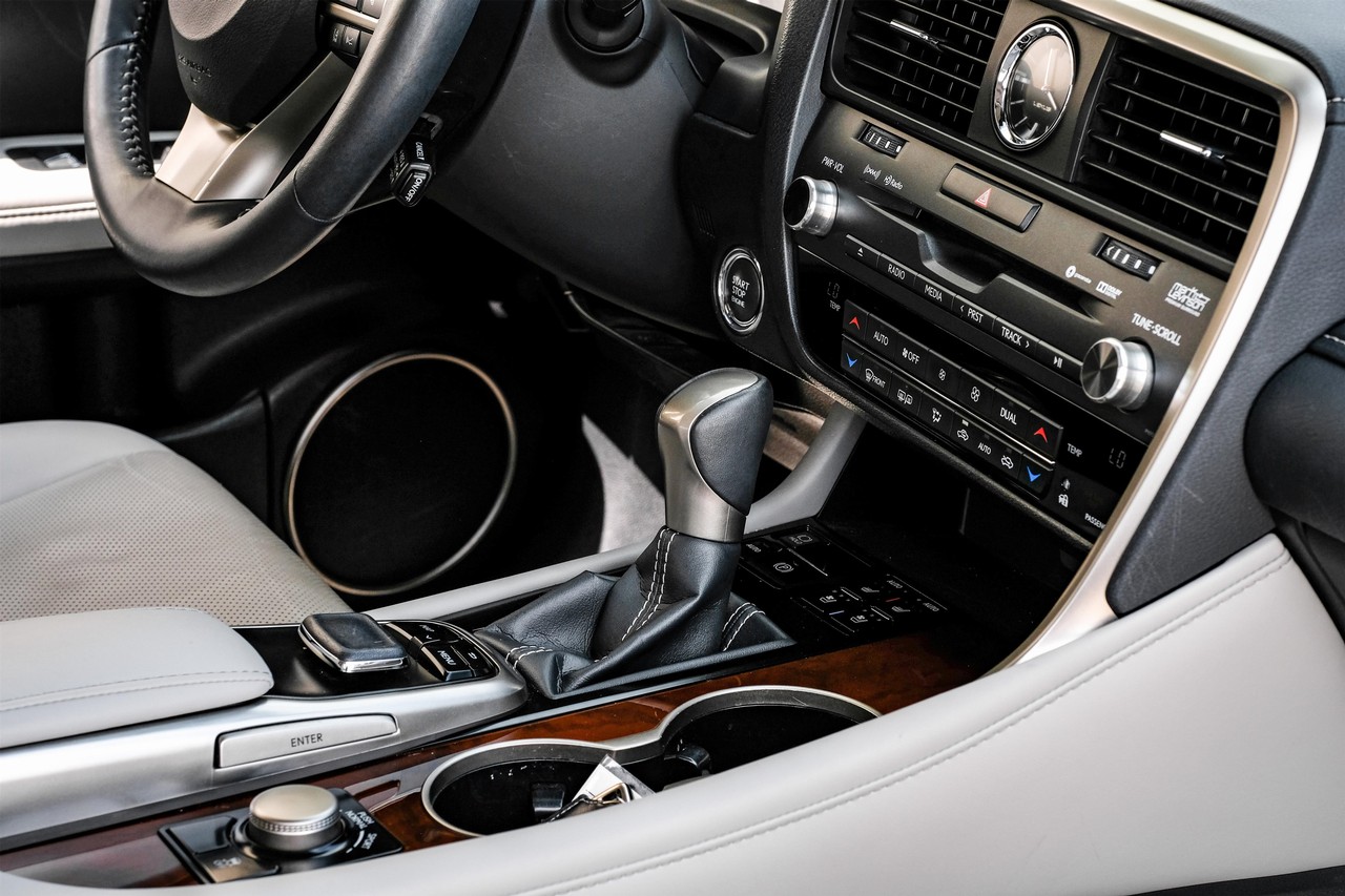 Lexus RX 350 Vehicle Main Gallery Image 23