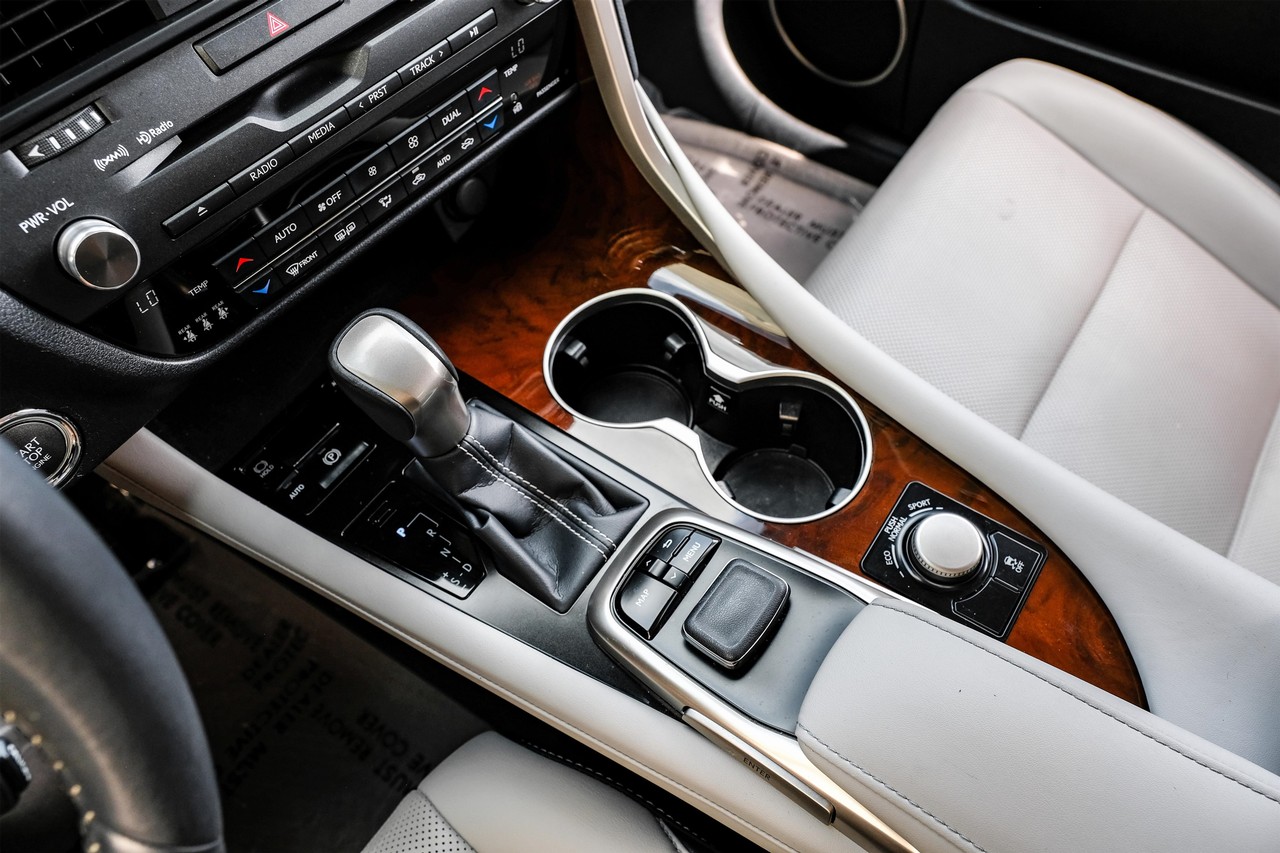 Lexus RX 350 Vehicle Main Gallery Image 24