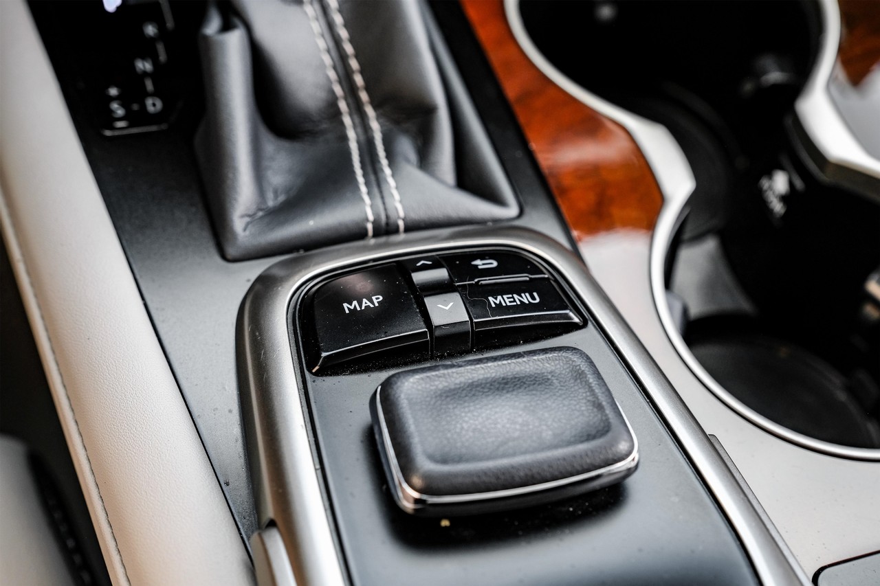 Lexus RX 350 Vehicle Main Gallery Image 25