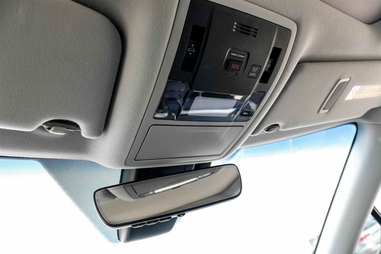 Lexus RX 350 Vehicle Main Gallery Image 30