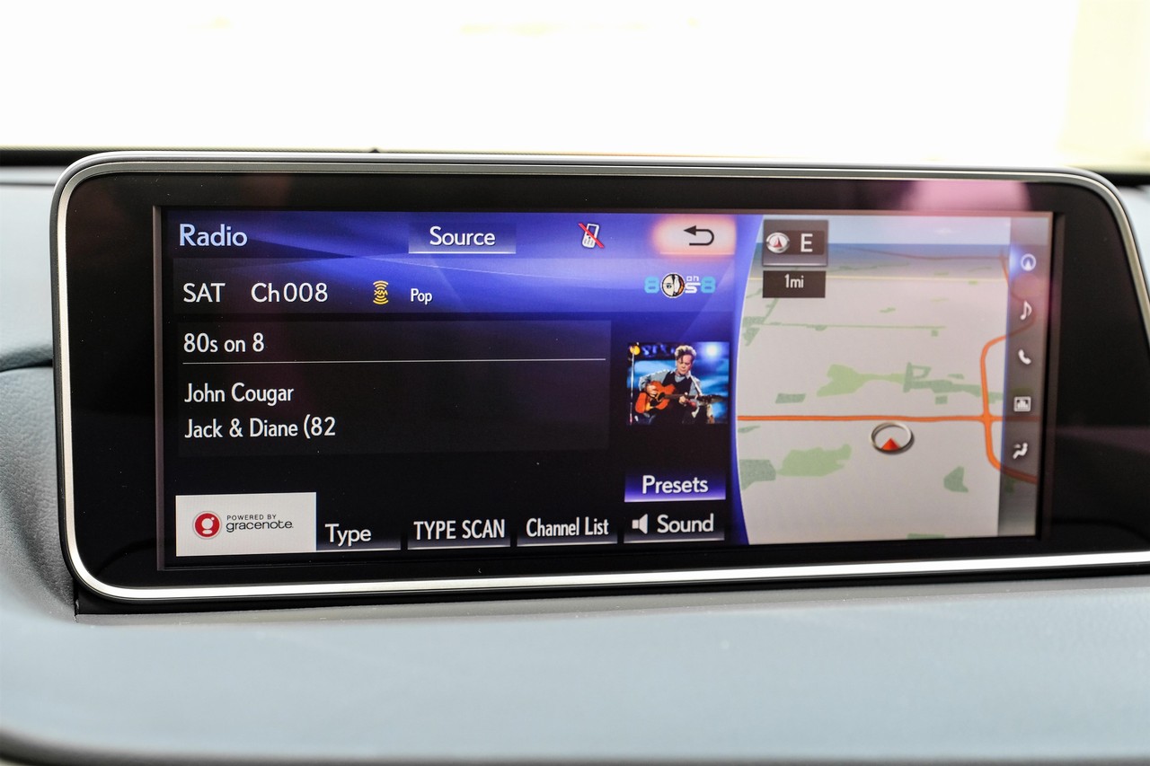 Lexus RX 350 Vehicle Main Gallery Image 32
