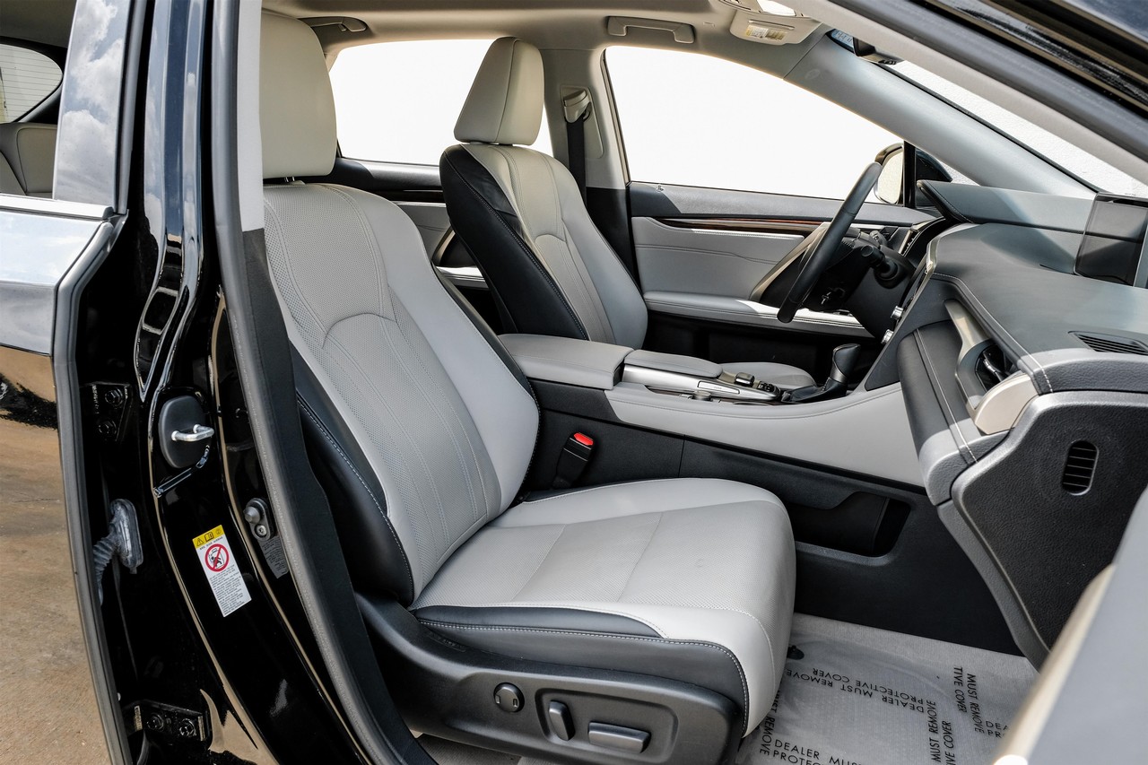 Lexus RX 350 Vehicle Main Gallery Image 35