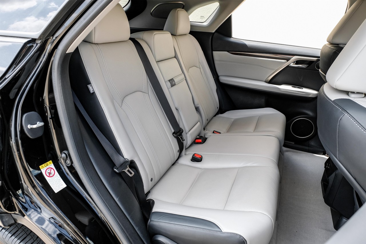 Lexus RX 350 Vehicle Main Gallery Image 36