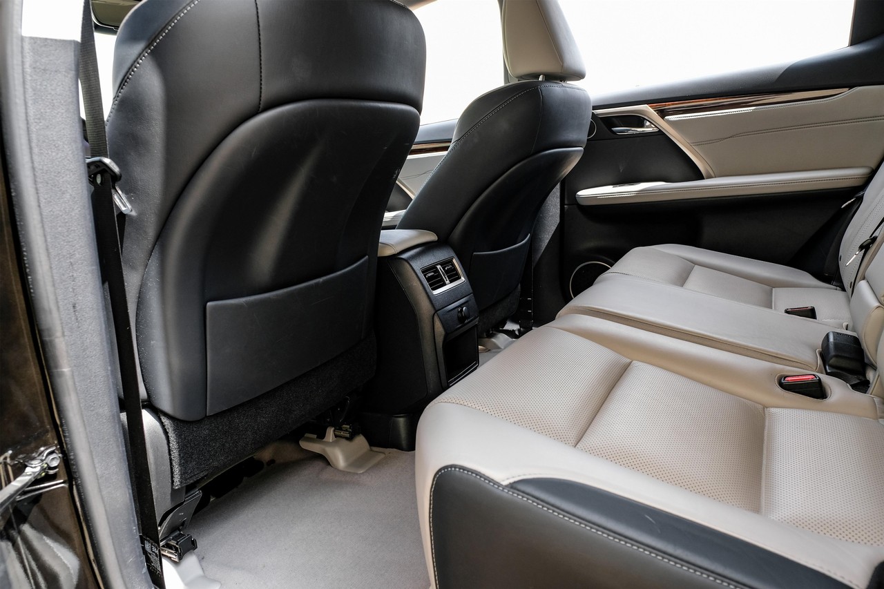 Lexus RX 350 Vehicle Main Gallery Image 38