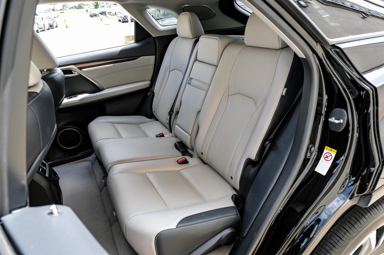 Lexus RX 350 Vehicle Main Gallery Image 39