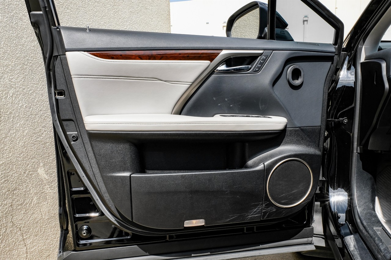 Lexus RX 350 Vehicle Main Gallery Image 42