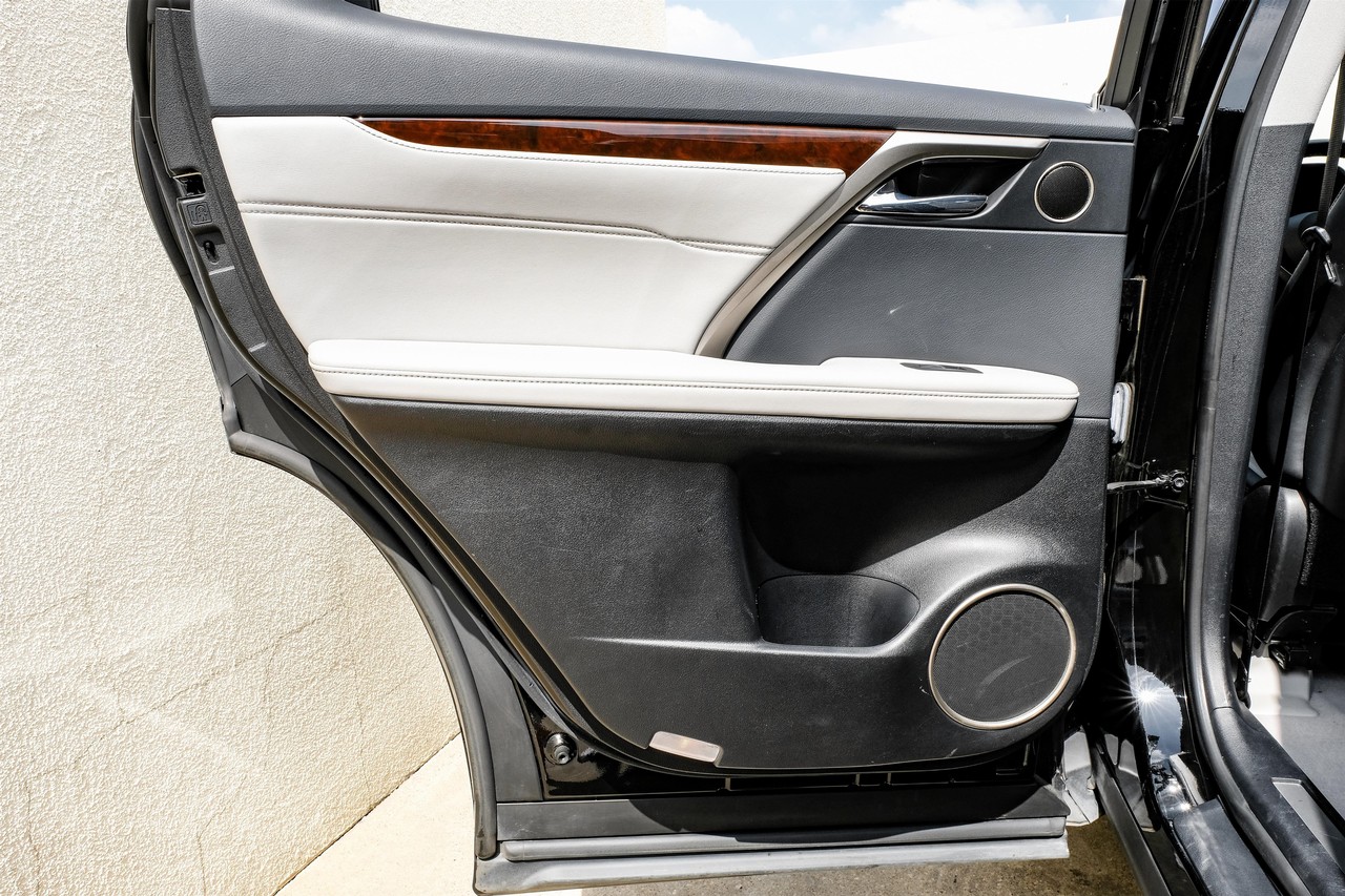 Lexus RX 350 Vehicle Main Gallery Image 45