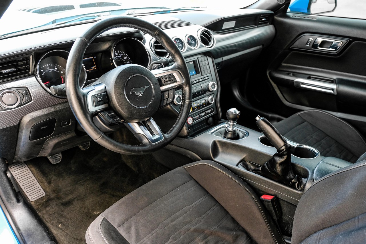 Ford Mustang Vehicle Main Gallery Image 03