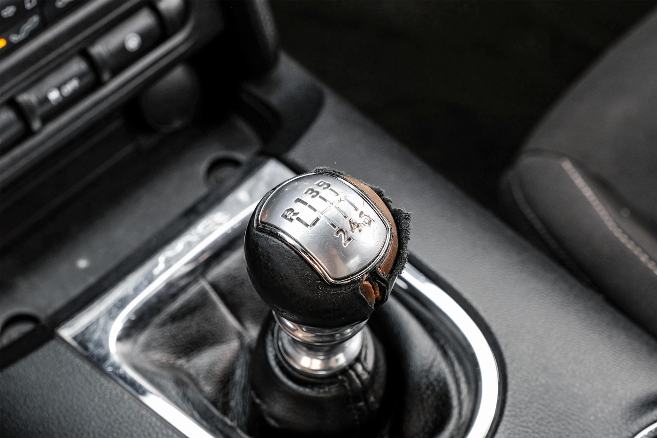 Ford Mustang Vehicle Main Gallery Image 22