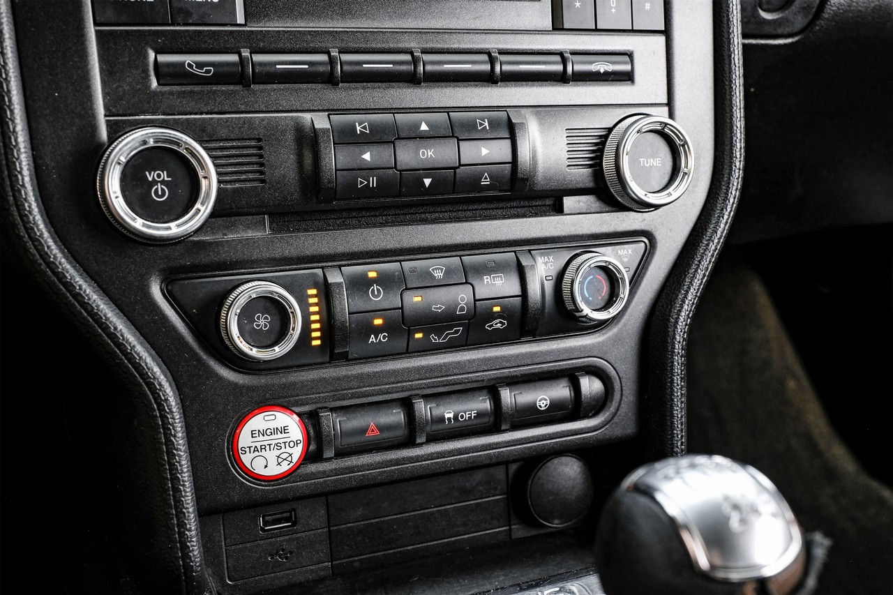 Ford Mustang Vehicle Main Gallery Image 23
