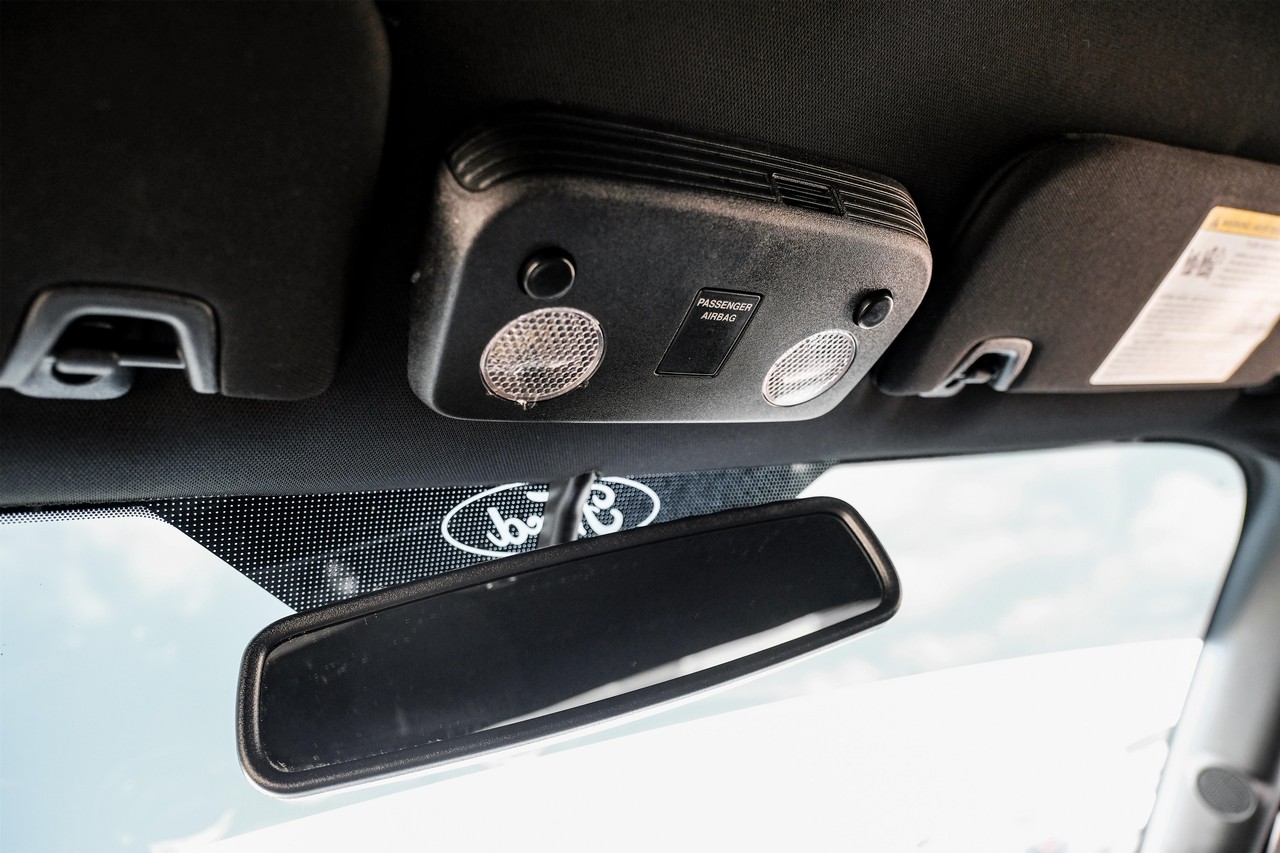 Ford Mustang Vehicle Main Gallery Image 24