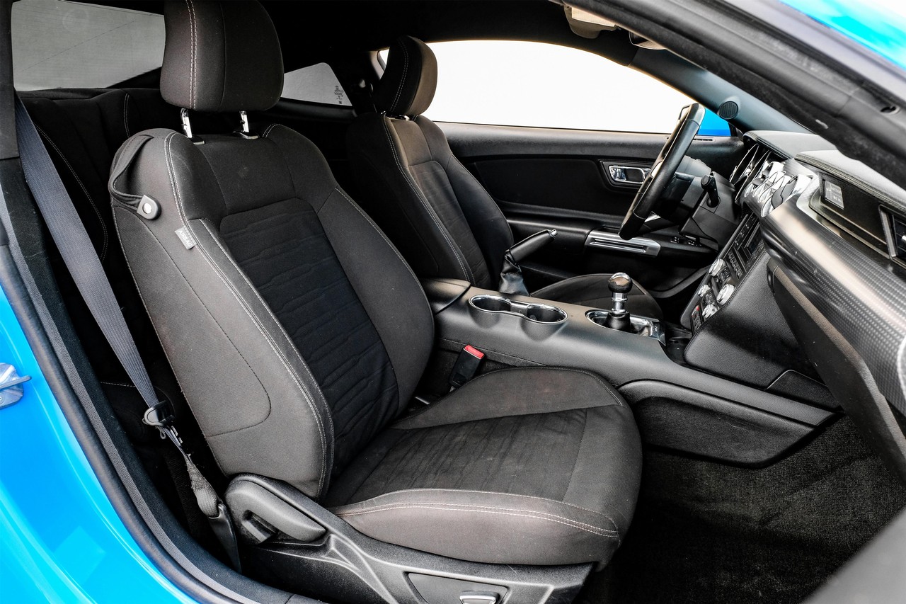 Ford Mustang Vehicle Main Gallery Image 30