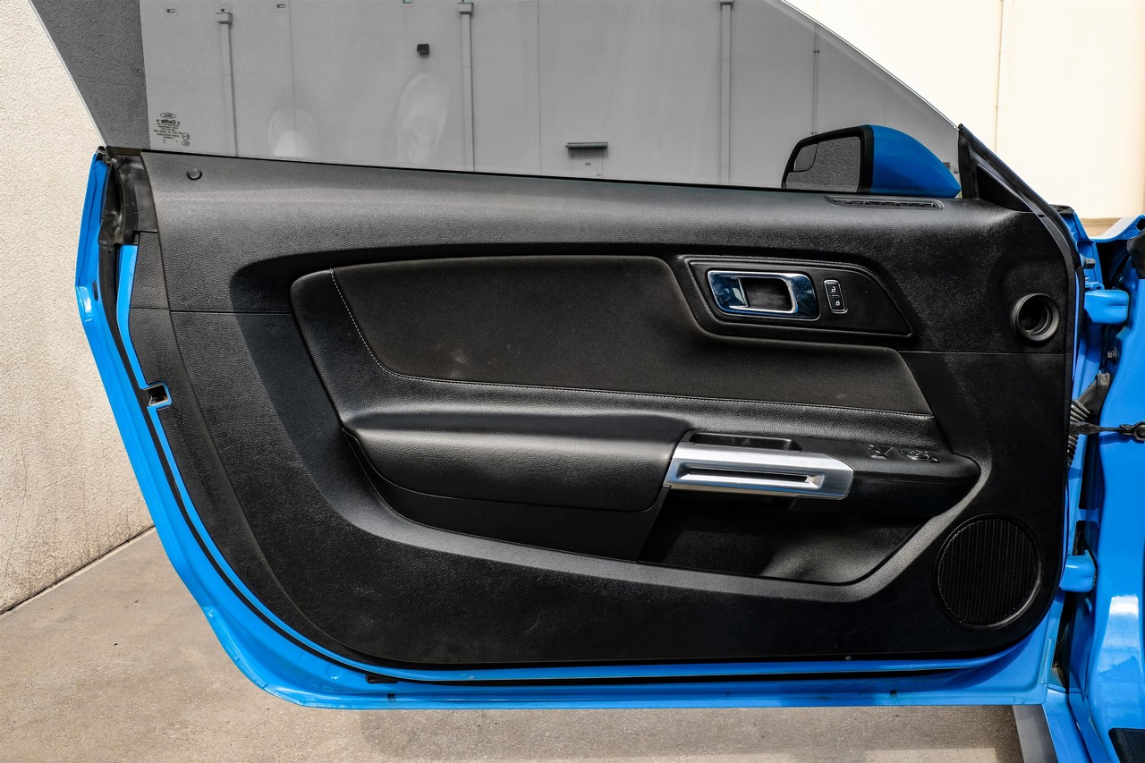 Ford Mustang Vehicle Main Gallery Image 33