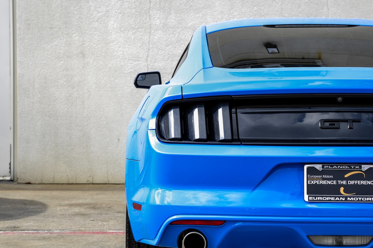 Ford Mustang Vehicle Main Gallery Image 36