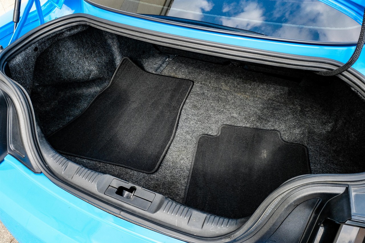 Ford Mustang Vehicle Main Gallery Image 37