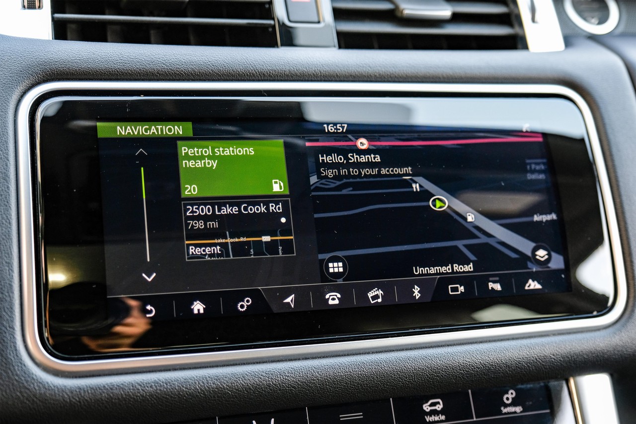 Land Rover Range Rover Sport Vehicle Main Gallery Image 22