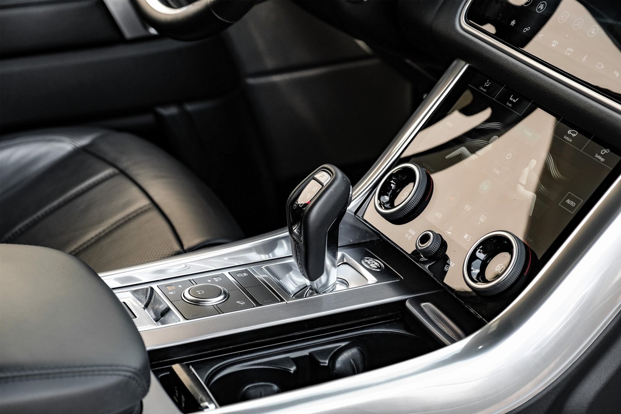 Land Rover Range Rover Sport Vehicle Main Gallery Image 24