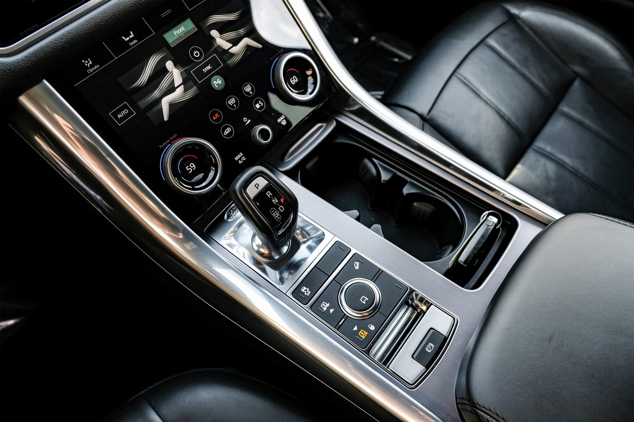Land Rover Range Rover Sport Vehicle Main Gallery Image 25