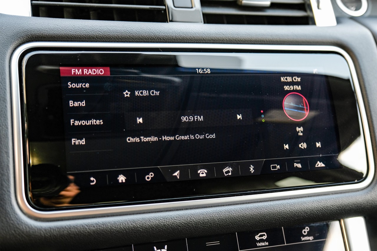 Land Rover Range Rover Sport Vehicle Main Gallery Image 30