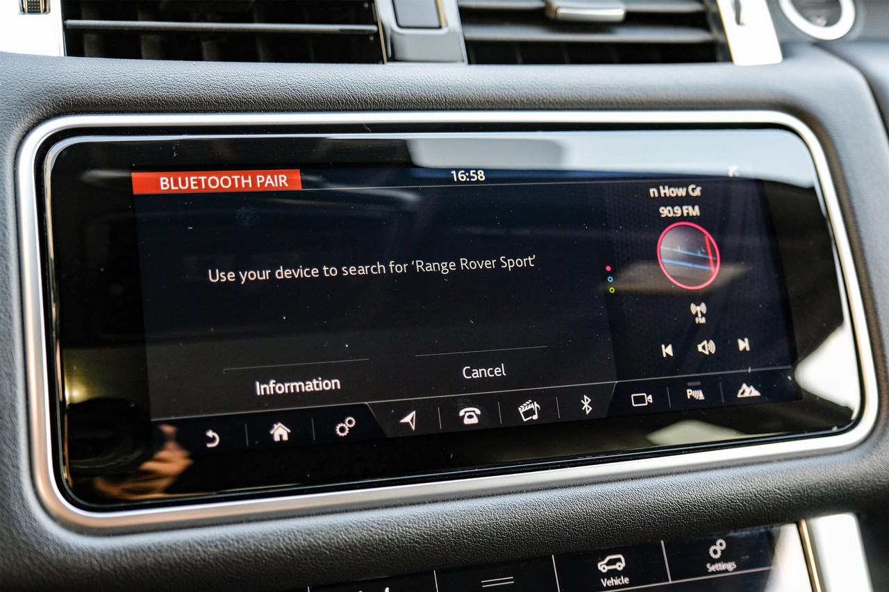 Land Rover Range Rover Sport Vehicle Main Gallery Image 31