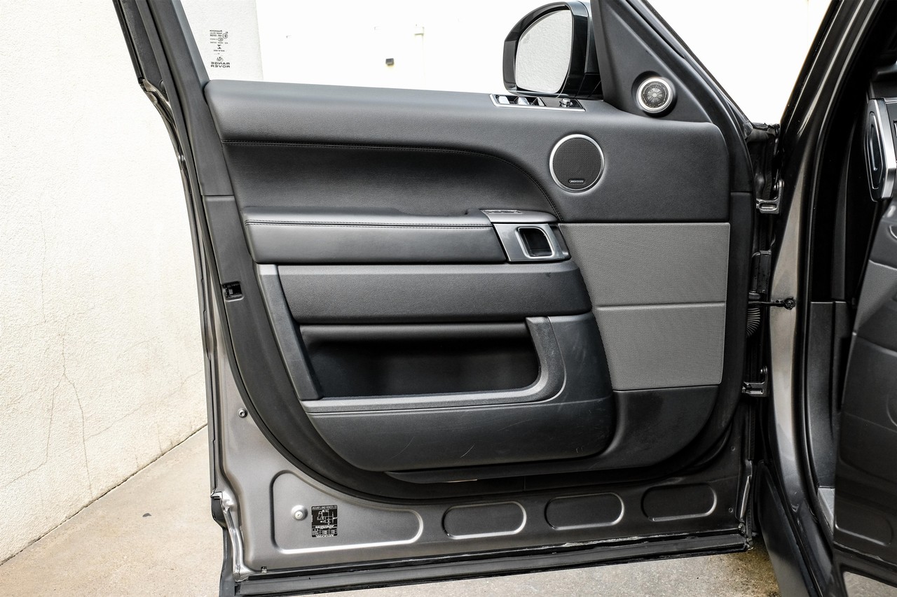Land Rover Range Rover Sport Vehicle Main Gallery Image 38