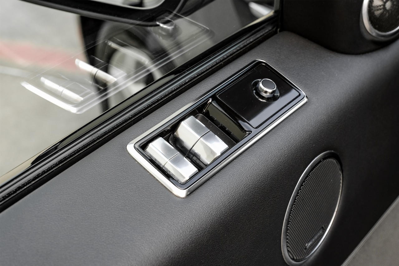 Land Rover Range Rover Sport Vehicle Main Gallery Image 39