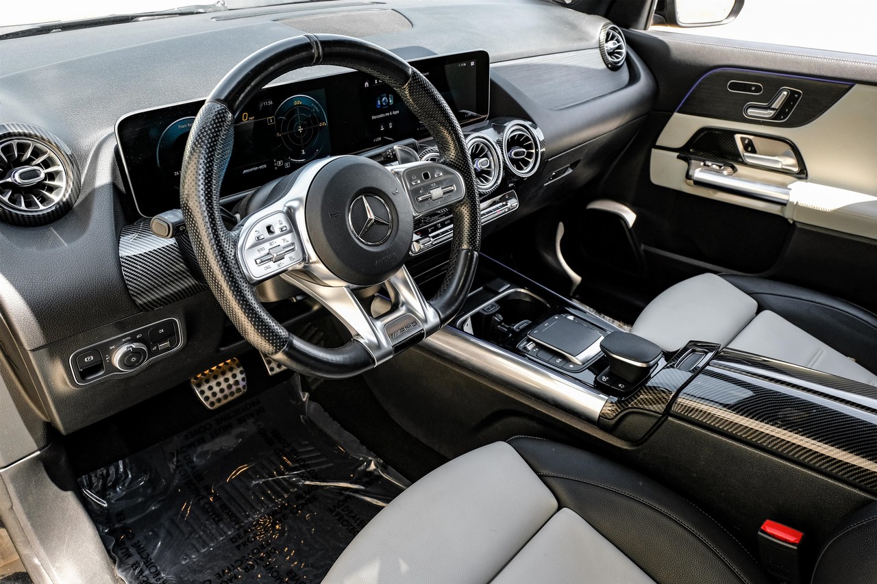Mercedes-Benz GLA Vehicle Main Gallery Image 03