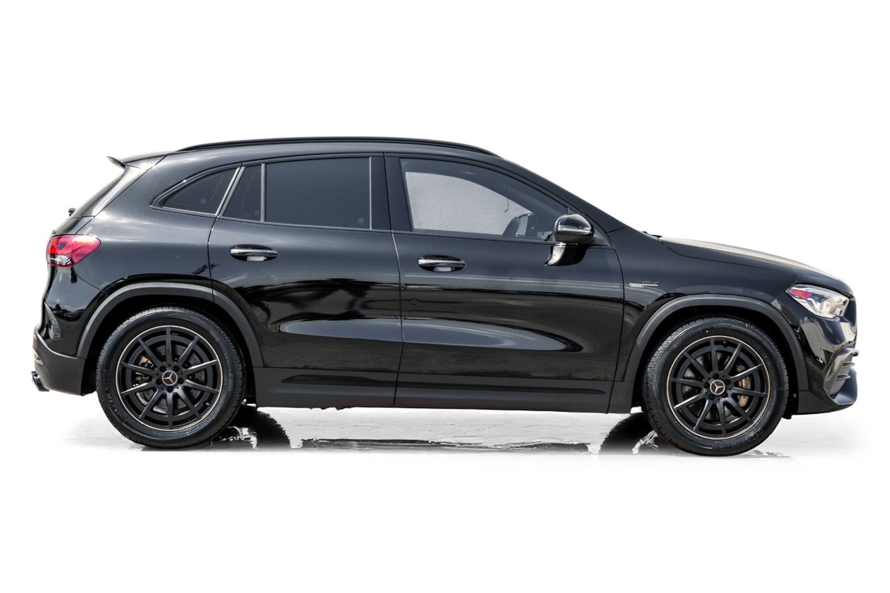 Mercedes-Benz GLA Vehicle Main Gallery Image 08