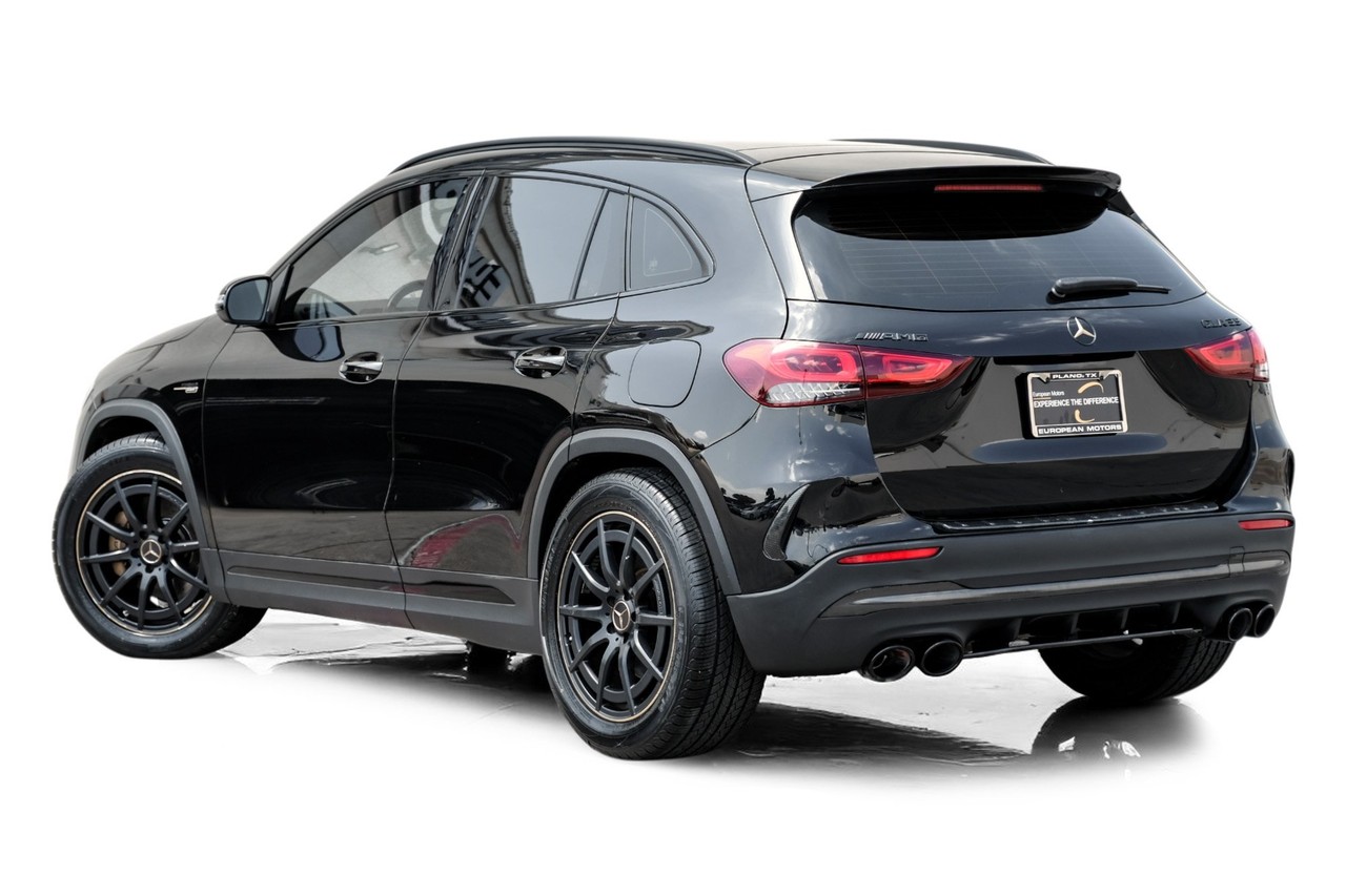 Mercedes-Benz GLA Vehicle Main Gallery Image 11