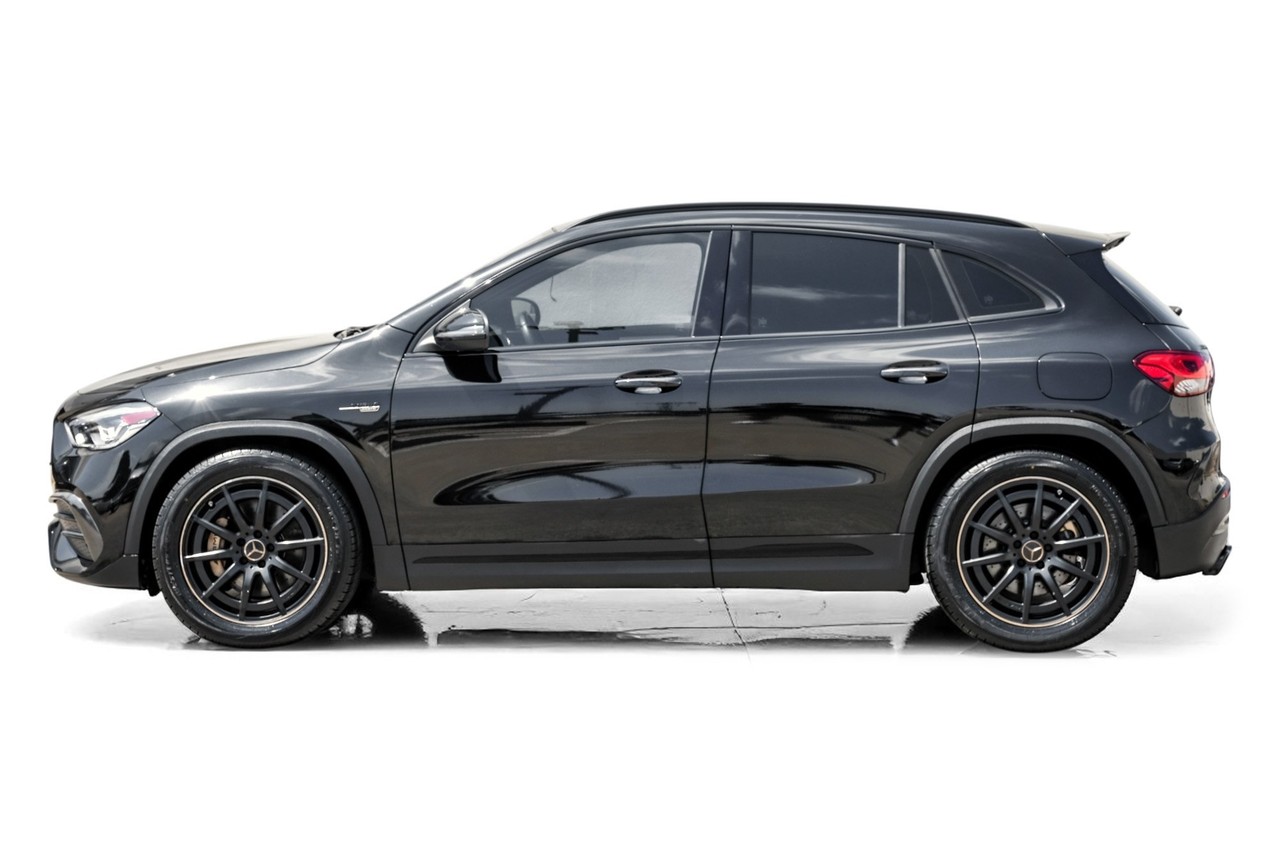 Mercedes-Benz GLA Vehicle Main Gallery Image 12